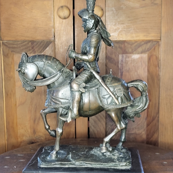 Bronze Knight Statue - Picture 12 of 13